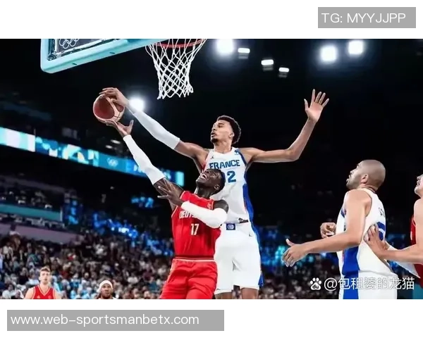 詹姆斯今日无比赛分享高尔夫球乐趣与冰浴恢复瞬间引发球迷热议